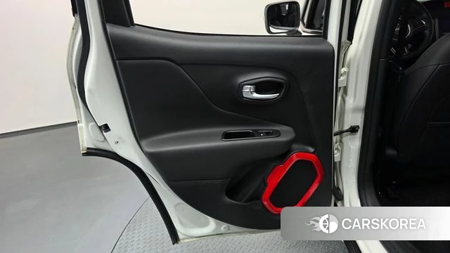 Jeep Renegade id 4683683 из Кореи 17