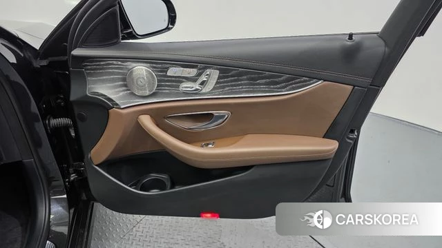 Mercedes-Benz E-Class W213 id 4671256 из Кореи 17