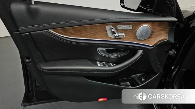 Mercedes-Benz E-Class W213 id 4574389 из Кореи 17