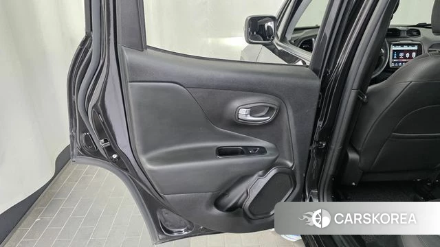 Jeep Renegade id 4490353 из Кореи 17