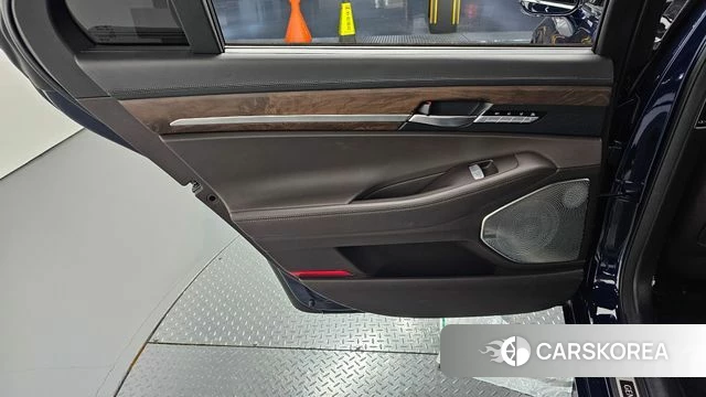 Genesis G90 id 4294699 из Кореи 17