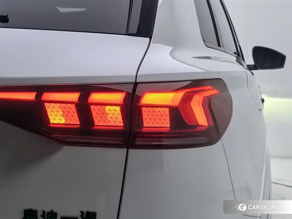 Audi Q6L id 4599505 из Китая 17
