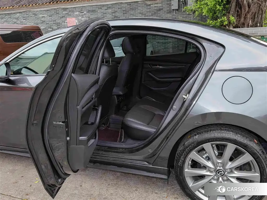 Mazda 3 id 4576813 из Китая 17