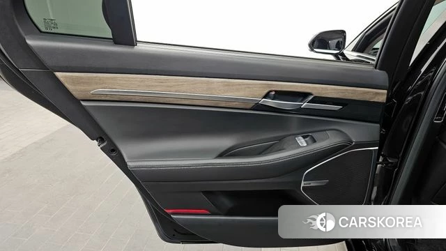 Genesis G90 id 4294464 из Кореи 17