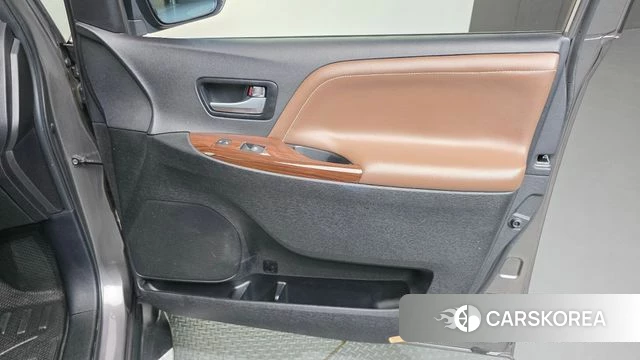 Toyota Sienna id 4722713 из Кореи 17