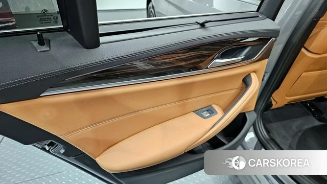 BMW 5 Series (G30) id 4223909 из Кореи 17