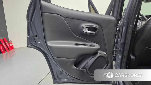 Jeep Renegade id 4302934 из Кореи 17