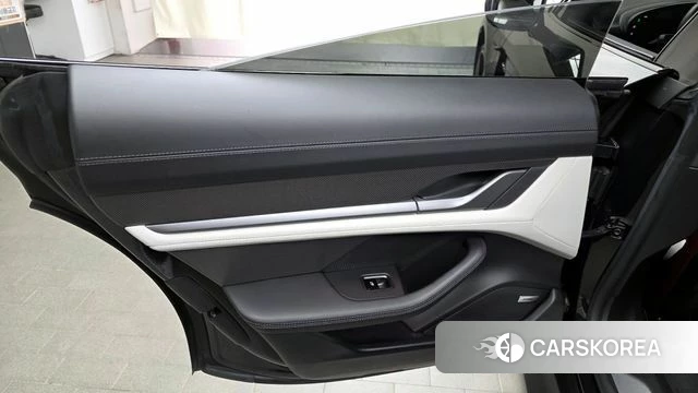 Porsche Taycan id 4244648 из Кореи 17