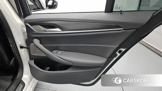 BMW 5 Series (G30) id 4519366 из Кореи 17