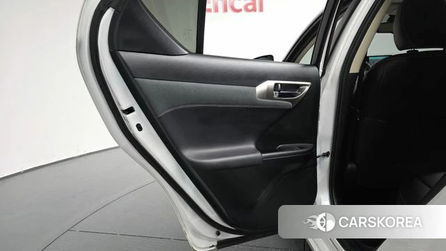 Lexus CT200h id 4378243 из Кореи 17