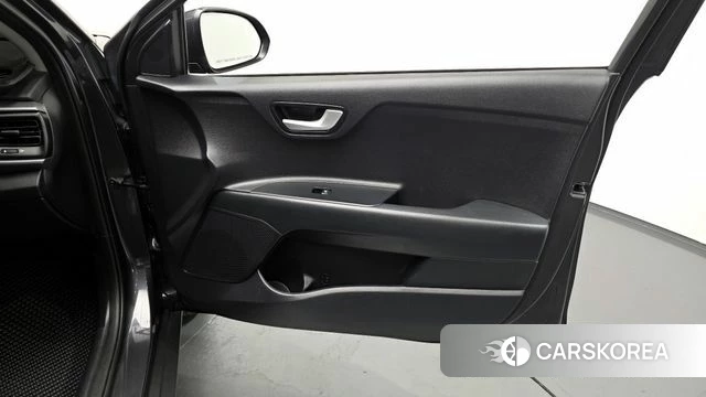 Kia Stonic id 4430135 из Кореи 17
