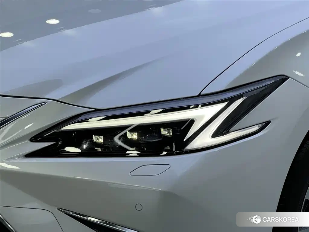 Lexus ES id 4547192 из Китая 17