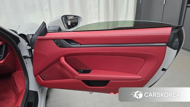 Porsche 911(992) id 4349112 из Кореи 17