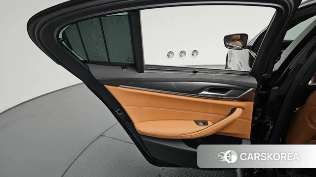 BMW 5 Series (G30) id 4281379 из Кореи 17