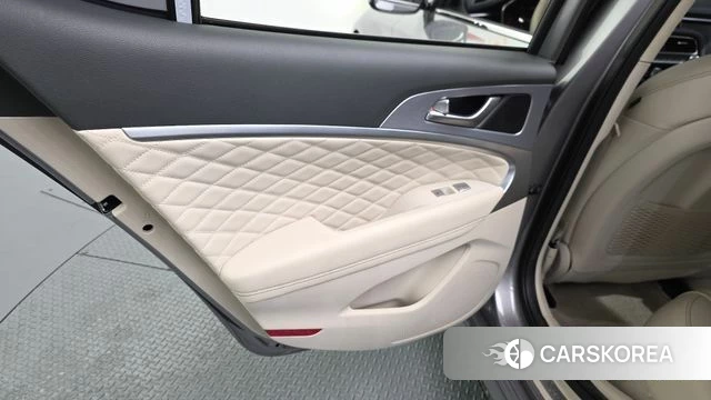 Genesis G70 id 4294656 из Кореи 17