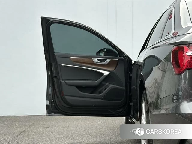 Audi A6L id 4299708 из Китая 17