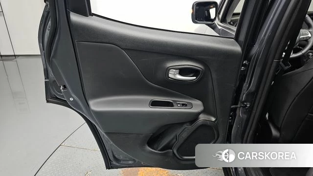 Jeep Renegade id 4725428 из Кореи 17