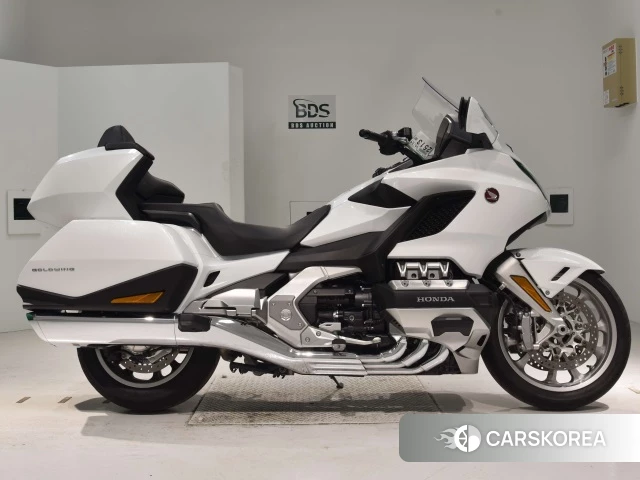 Проданный Honda GL1800 TOUR 2018 из Японии