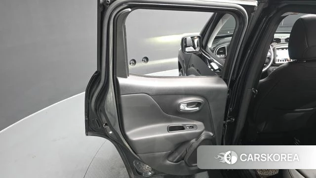 Jeep Renegade id 4741446 из Кореи 17