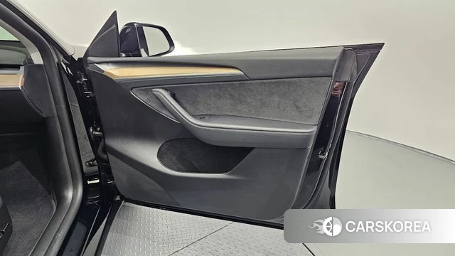Tesla Model Y id 4381778 из Кореи 17