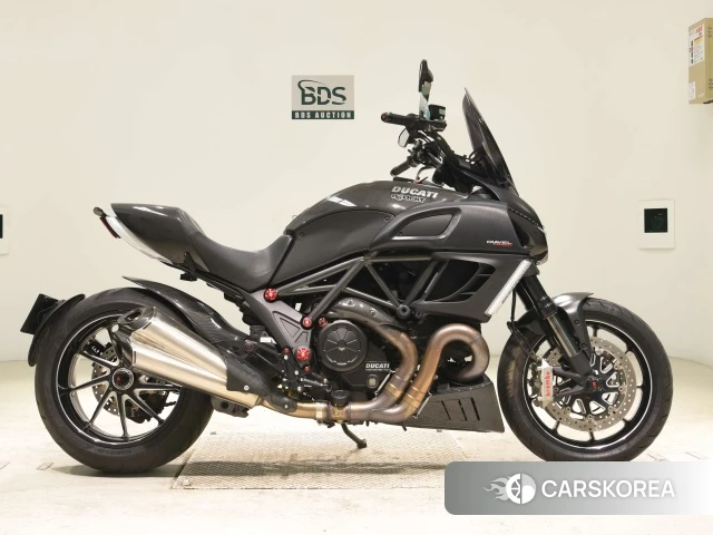 Ducati DIAVEL CARBON id 4190624 из Японии 17