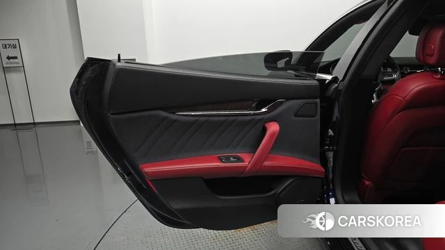 Maserati Quattroporte id 4520137 из Кореи 17
