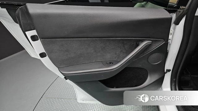 Tesla Model Y id 4682106 из Кореи 17