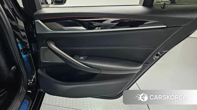 BMW 5 Series (G30) id 4196333 из Кореи 17