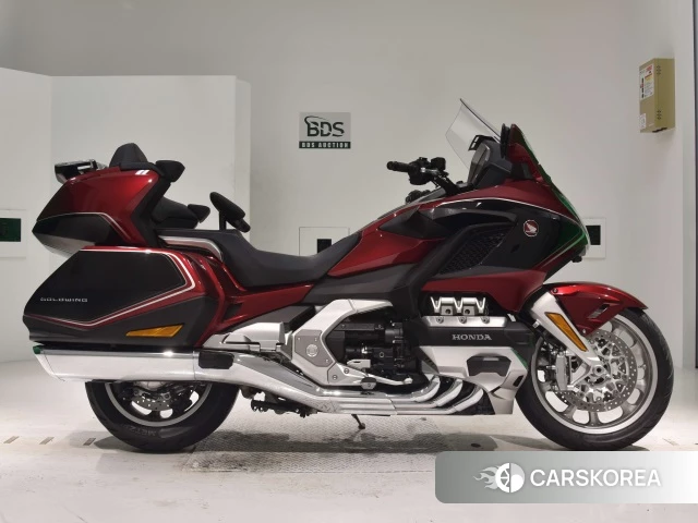 Проданный Honda GL1800 TOUR DCT 2019 из Японии