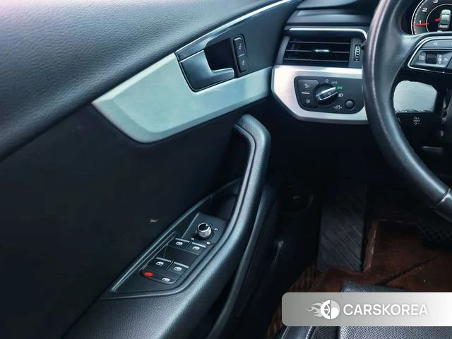 Audi A4L id 4307755 из Китая 17