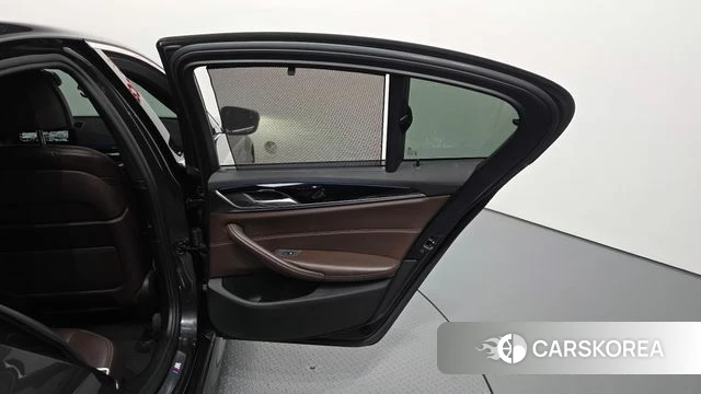 BMW 5 Series (G30) id 4865460 из Кореи 17