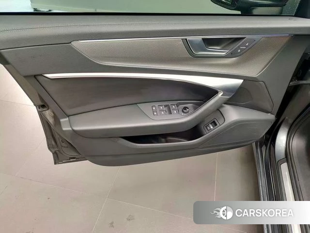 Audi A6L id 4328624 из Китая 17