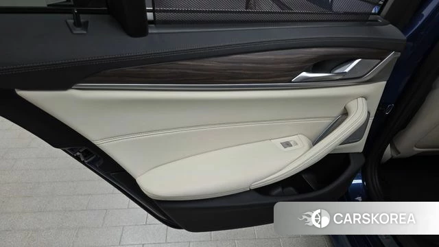 BMW 5 Series (G30) id 4836238 из Кореи 17