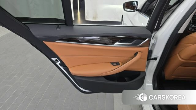 BMW 5 Series (G30) id 4507383 из Кореи 17
