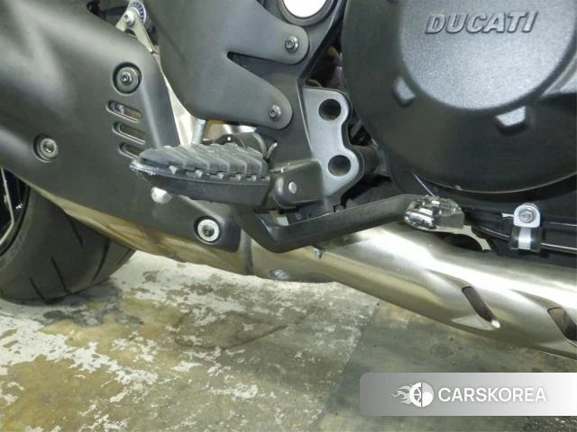 Проданный Ducati DIAVEL V4 id 4199687 из Японии, фото 17