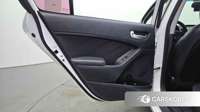 Kia The New K3 id 4755519 из Кореи 17