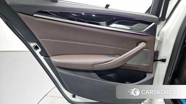 BMW 5 Series (G30) id 4401796 из Кореи 17