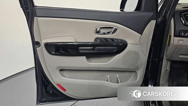 Kia The New Carnival id 4385014 из Кореи 17