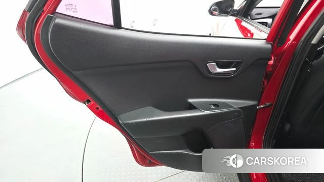 Kia Stonic id 4708759 из Кореи 17