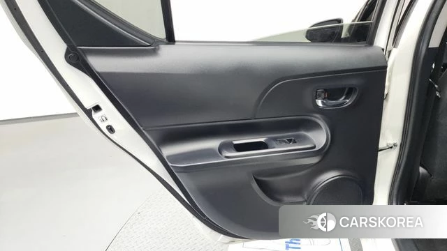 Toyota Prius C id 4557969 из Кореи 17