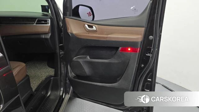 Hyundai The New Grand Starex id 4251421 из Кореи 17