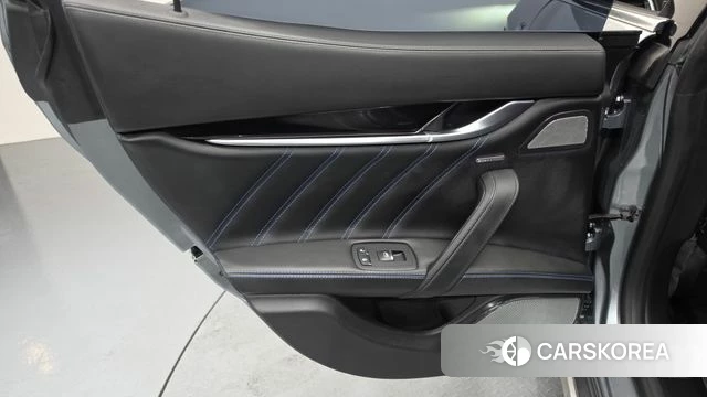Maserati Ghibli id 4707408 из Кореи 17