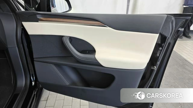 Tesla Model X id 4762575 из Кореи 17