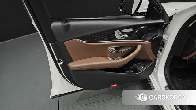 Mercedes-Benz E-Class W213 id 4595920 из Кореи 17