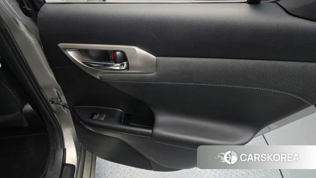 Lexus CT200h id 4371899 из Кореи 17