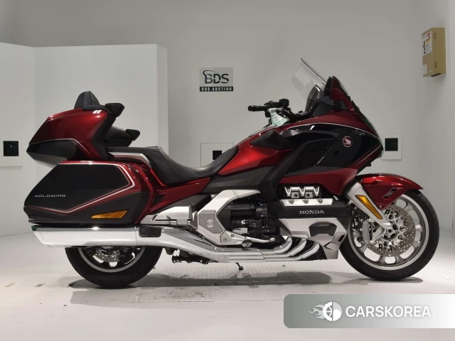 Проданный Honda GL1800 TOUR DCT 2019 из Японии
