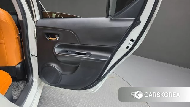 Toyota Prius C id 4232749 из Кореи 17