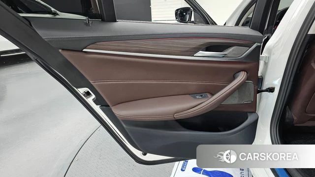 BMW 5 Series (G30) id 4507646 из Кореи 17