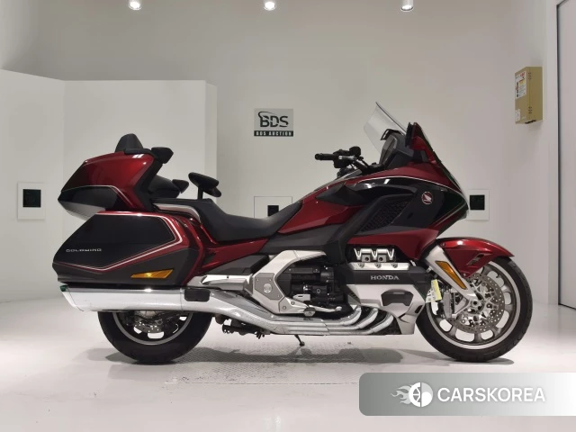 Проданный Honda GL1800 TOUR DCT 2018 из Японии