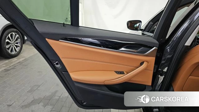 BMW 5 Series (G30) id 4610408 из Кореи 17